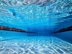 6 trucos para limpiar tu piscina