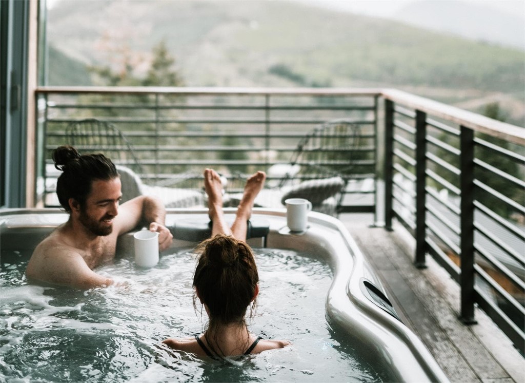 Ocio y relax en casa: ¡descubre las mini piscinas de hidromasaje de Iraqua!