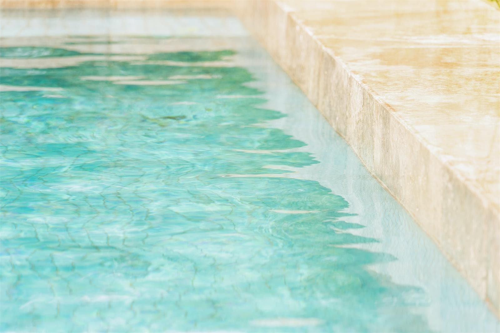 ¿Qué le aporta el gres porcelánico a tu piscina? - Imagen 1